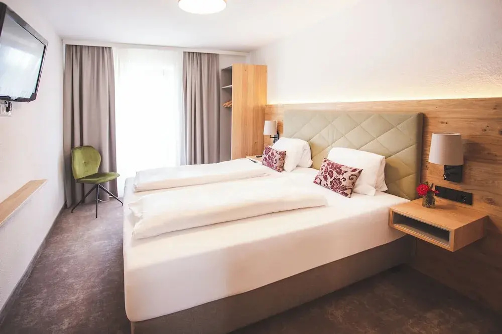 Economy Double room with balcony and with mountain view (full double bed)