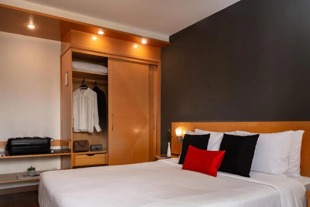 Deluxe Double room (full double bed)