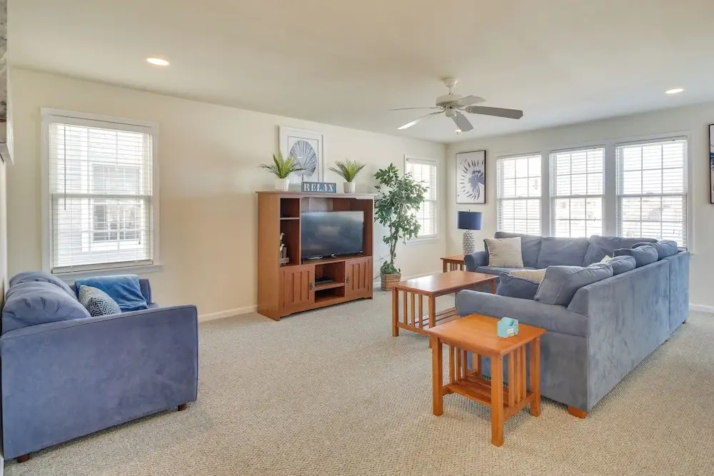 Walk to Beach: Wildwood Apt w/ Balcony!