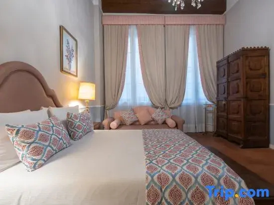 Deluxe Double room (full double bed)