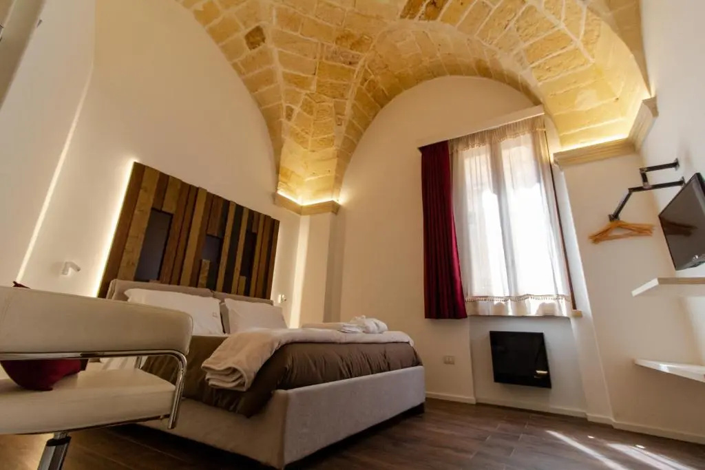 Deluxe Double room (full double bed)