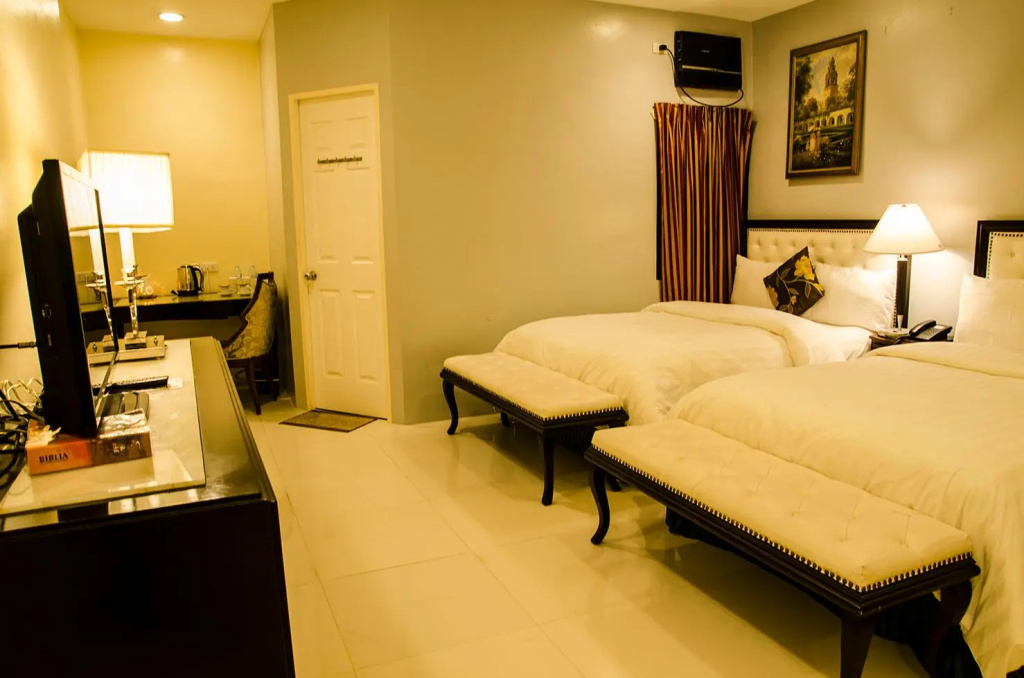Deluxe Double room (full double bed)