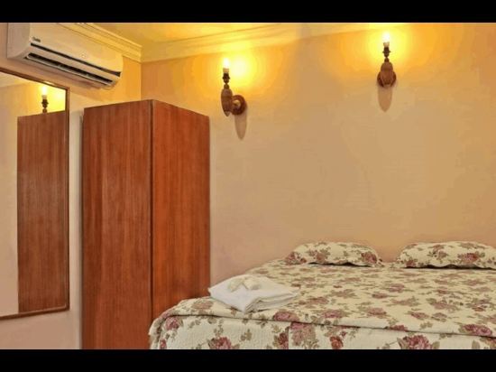 Penarak Bamboo Beach Motel