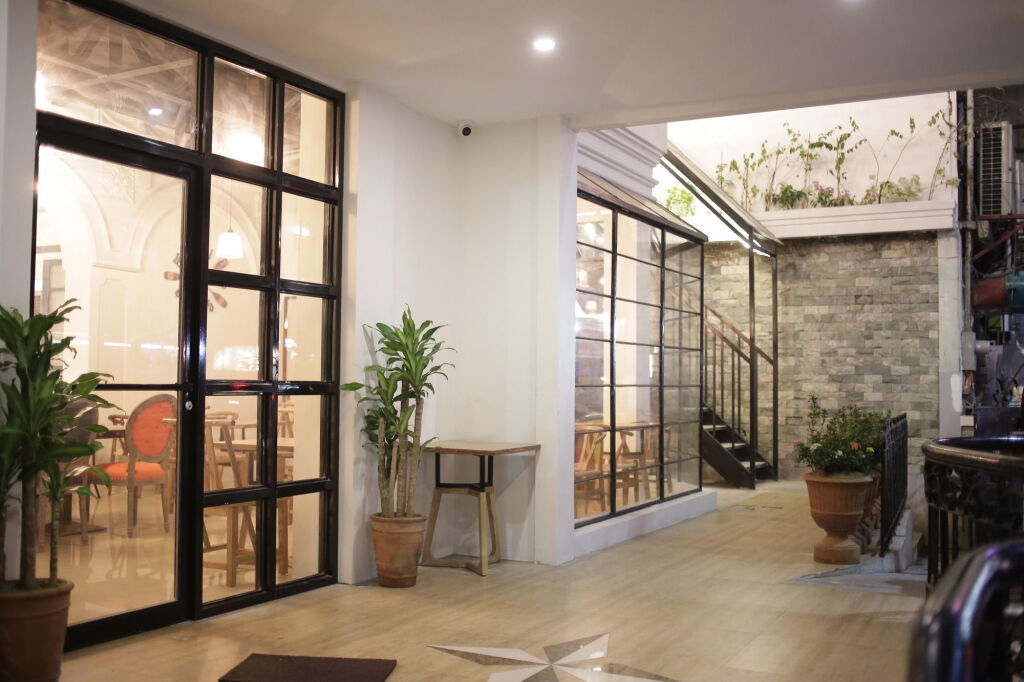 Tambayan Capsule Hostel