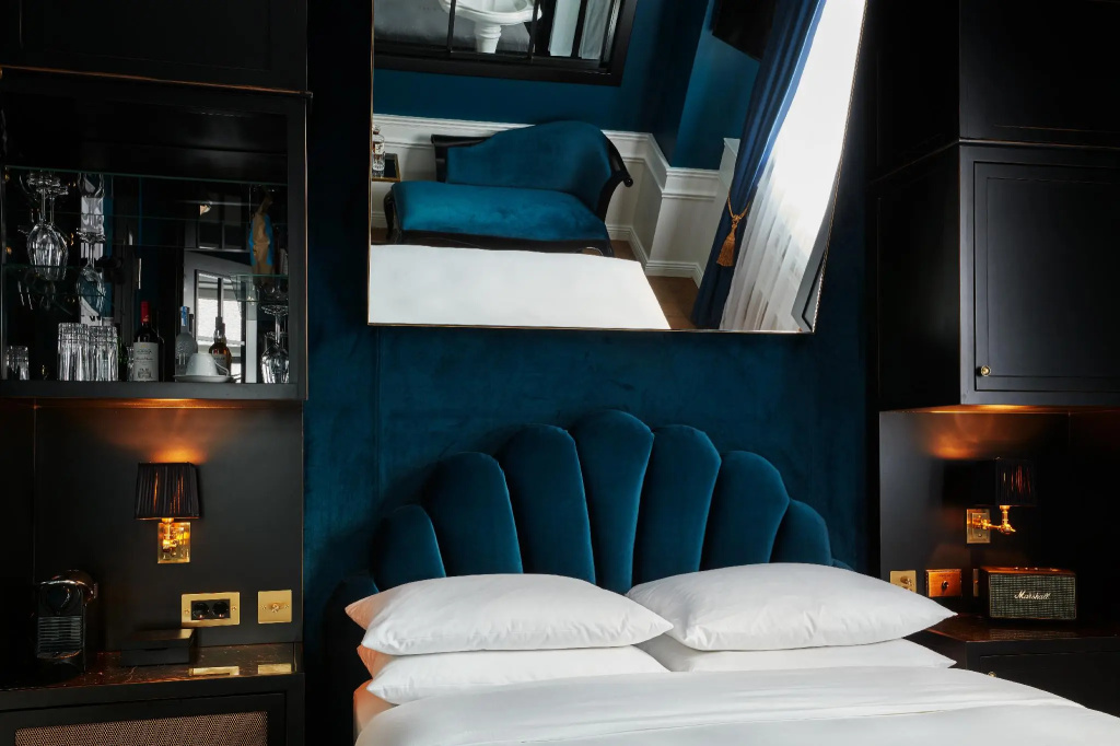 Standard Double room (full double bed)