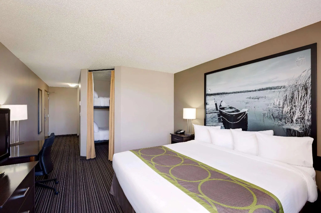 Double Suite full double bed