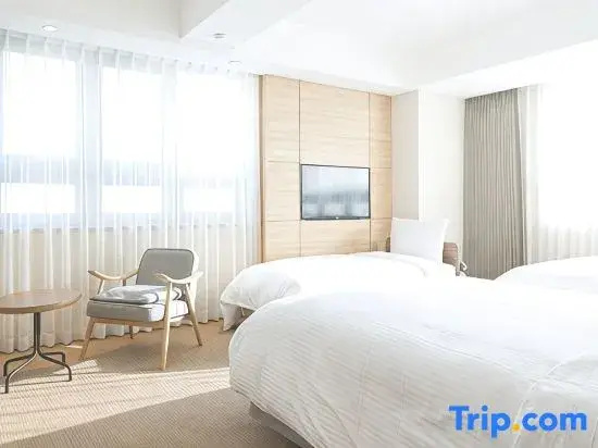 Standard Triple Family room with city view