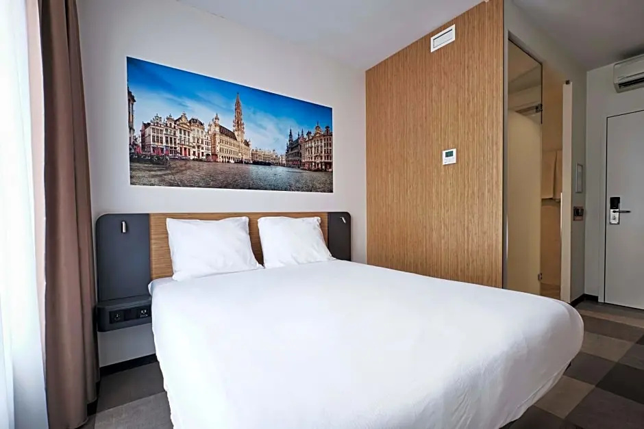 easyHotel Brussels City Centre - Tap to explore photos