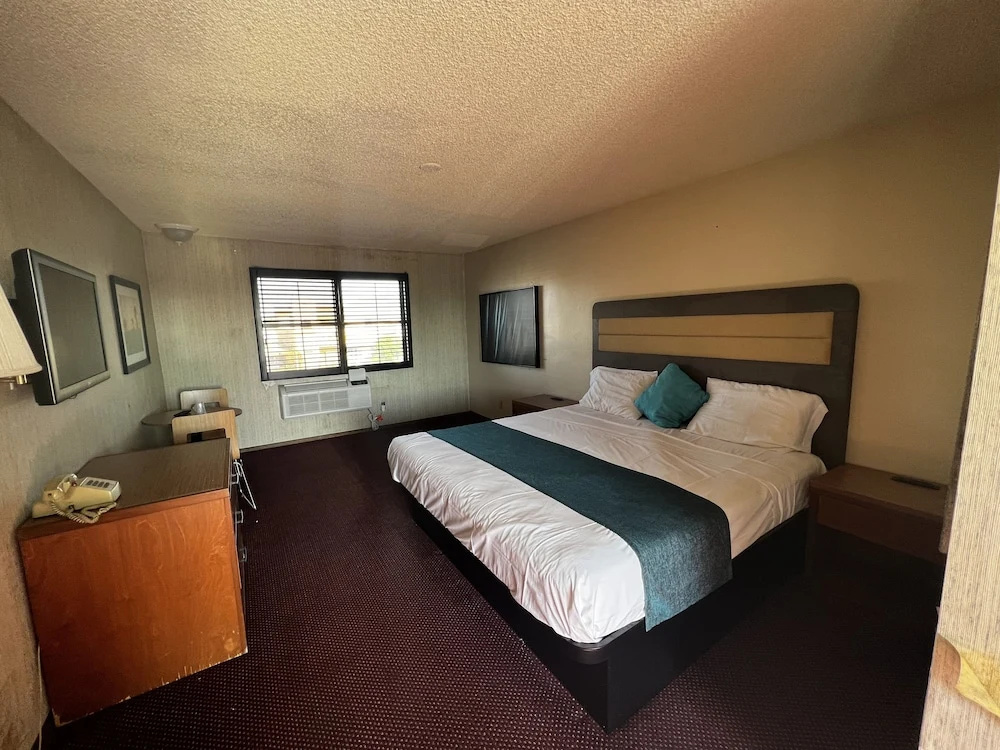 Economy room