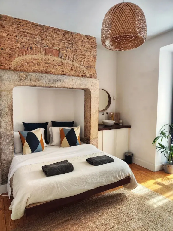 Deluxe Double room (full double bed)