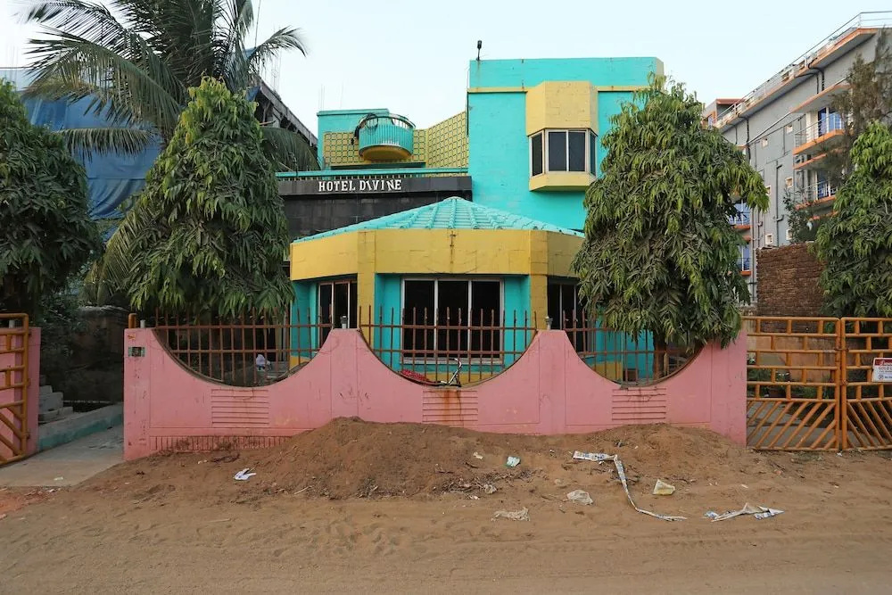 OYO 22892 Hotel Divine