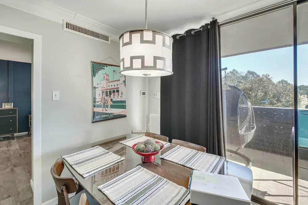 Mid-century Modern Condo on Lake Hamilton! — фото 4