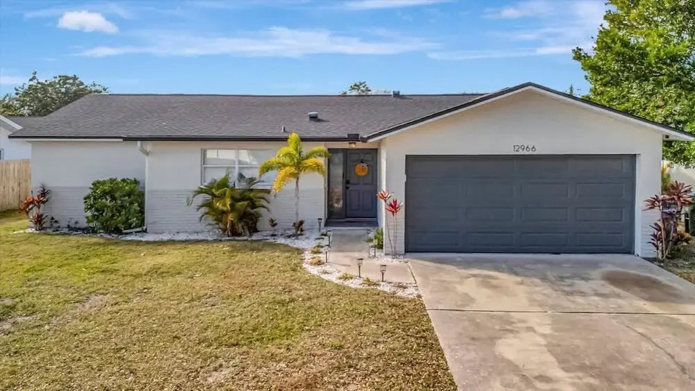 Heated Pool 3b 2b Home 10 Mins to Beach