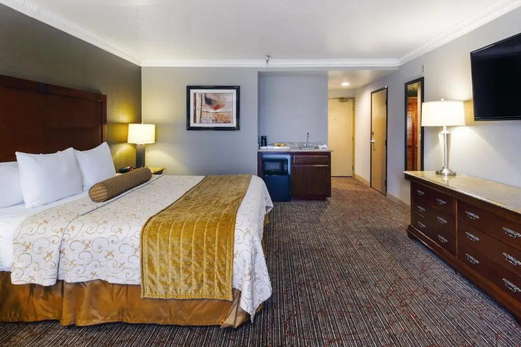 Best Western Plus Newport Mesa Inn - Chambres