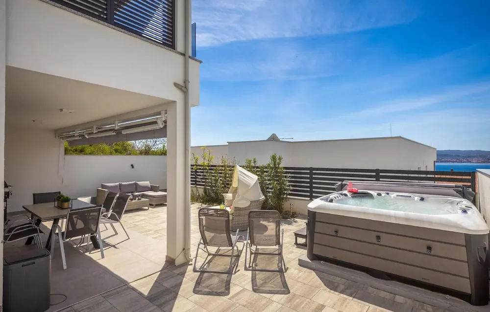 Awesome Apartment in Crikvenica With Jacuzzi, Wifi and 1 Bedrooms