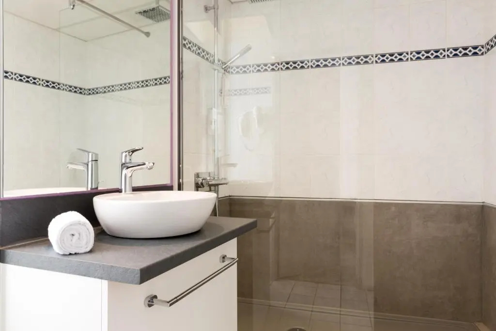 BRIT HOTEL CONFORT NEVERS Centre Gare - Chambres