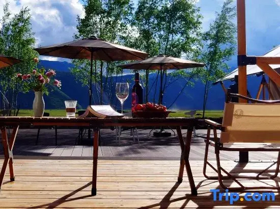 Shangri La Napahai Yila Pastoral Tent Hotel