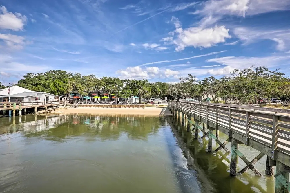 Charming Florida Retreat < Half Mile to Beach!