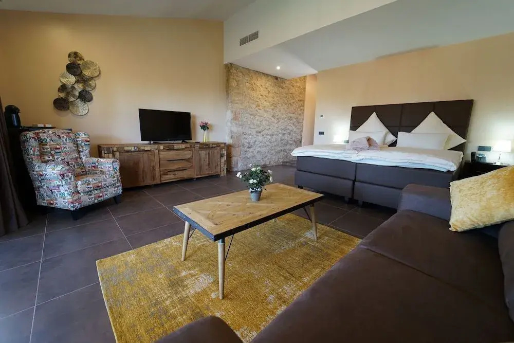 VMG Private Suites - Adults Only