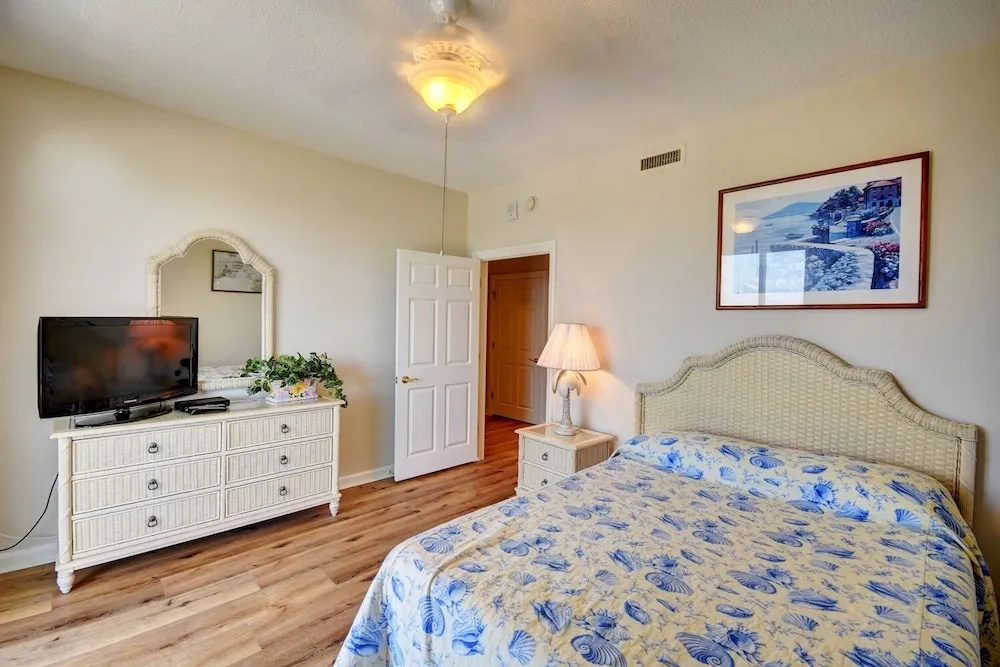 Margate Tower 2401 4br 3 Ba Direct Oceanfront 4 Bedroom Condo by RedAwning - Chambres