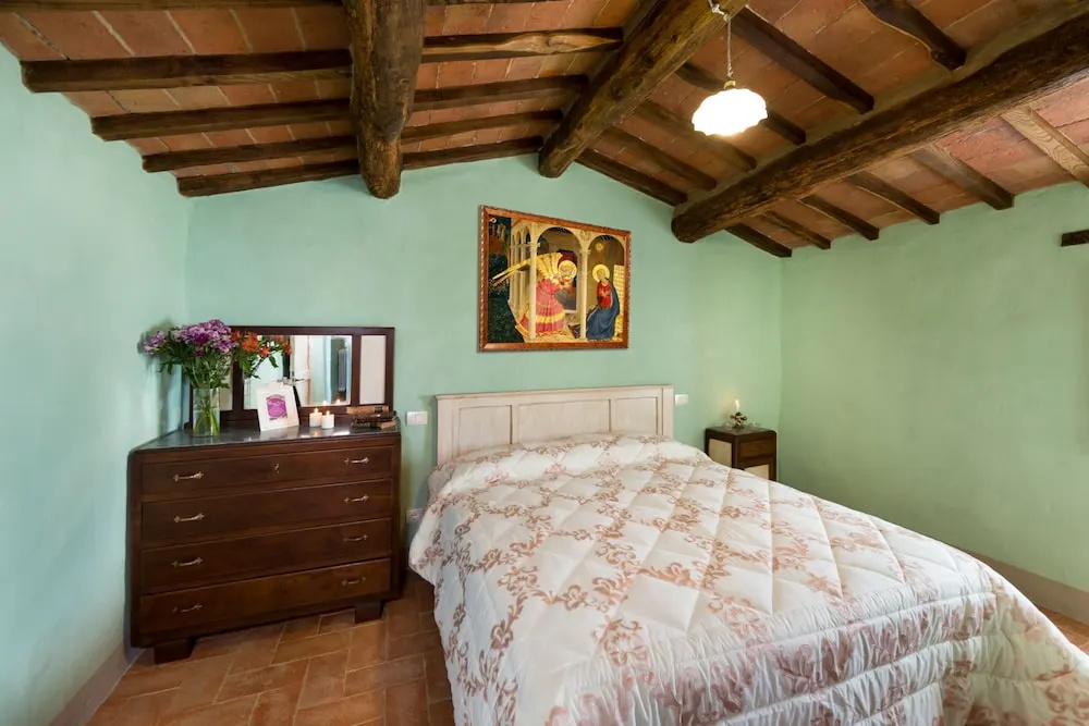 5 Bedrooms Cottage