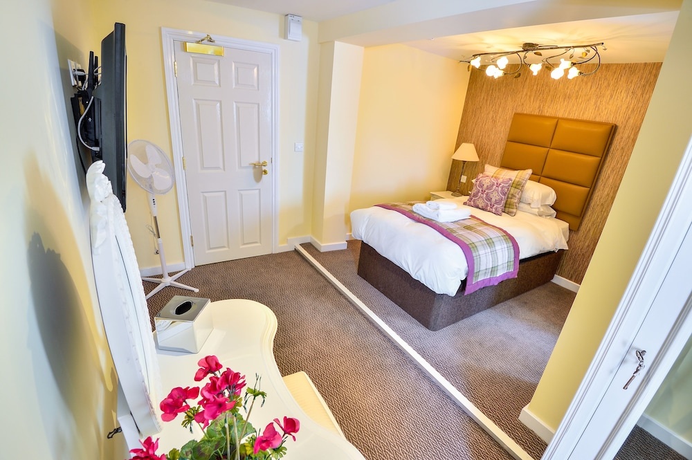 The George Hotel
