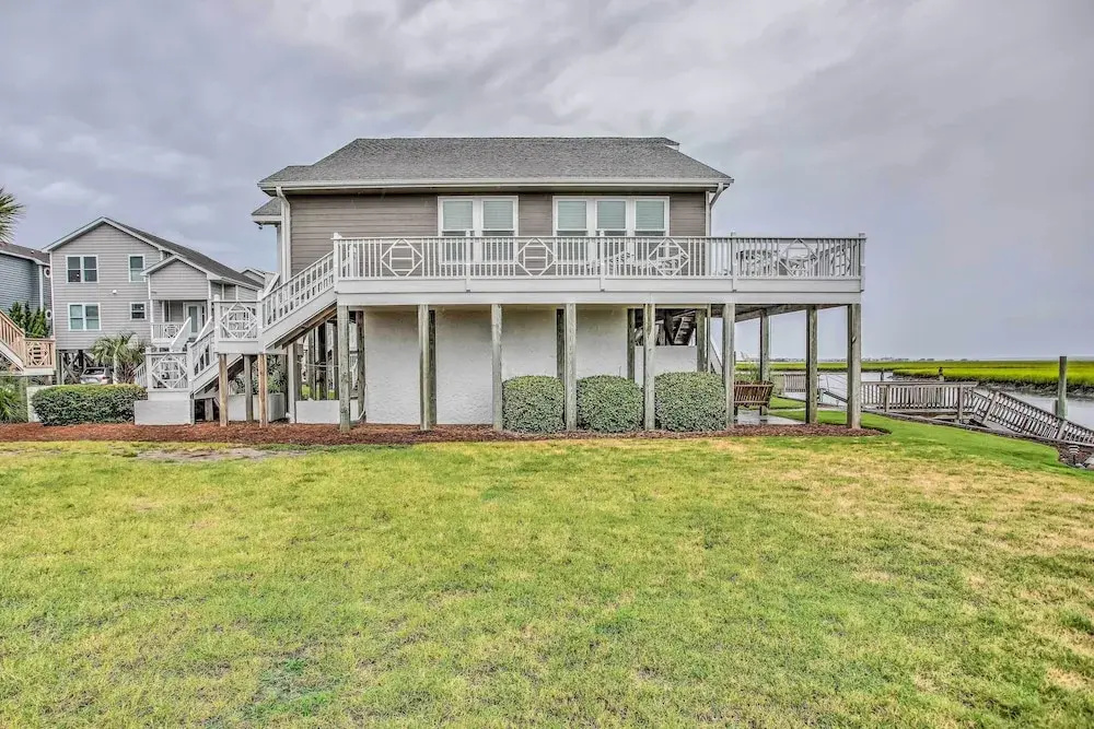 Spacious Beach Cottage w/ Private Dock Access