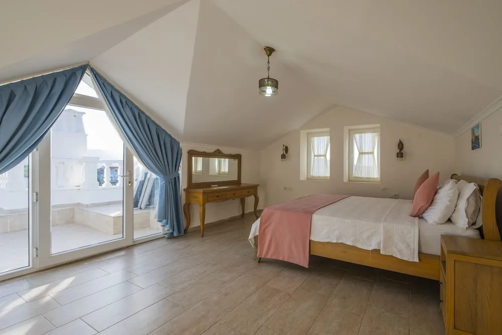 4 Bedrooms Luxury Villa with balcony