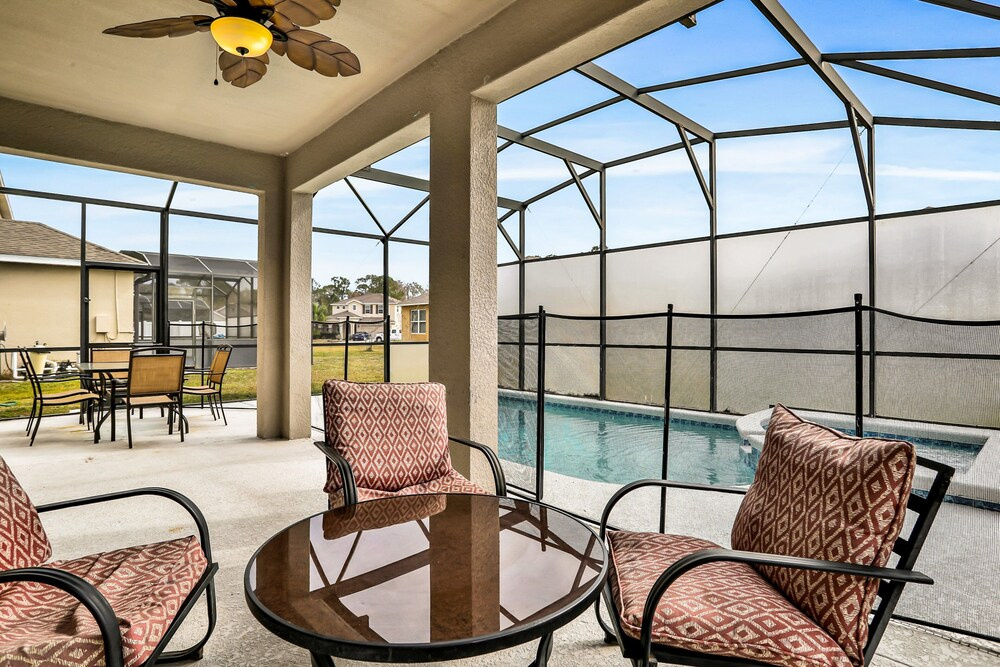 Beautiful Home Close to Theme Parks With Private Pool, AC & W/D - Dog-friendly