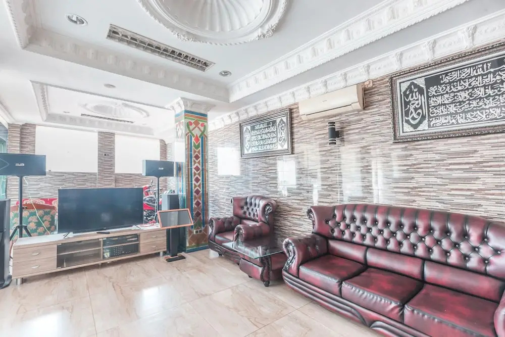 Lobby & Reception