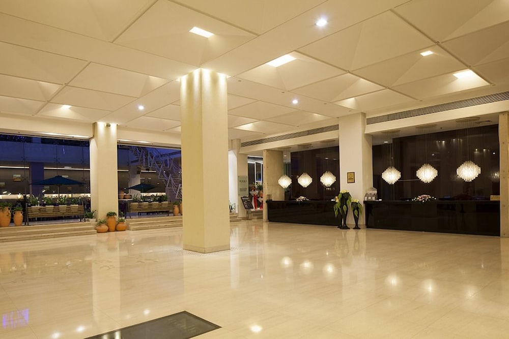 Lobby & Reception