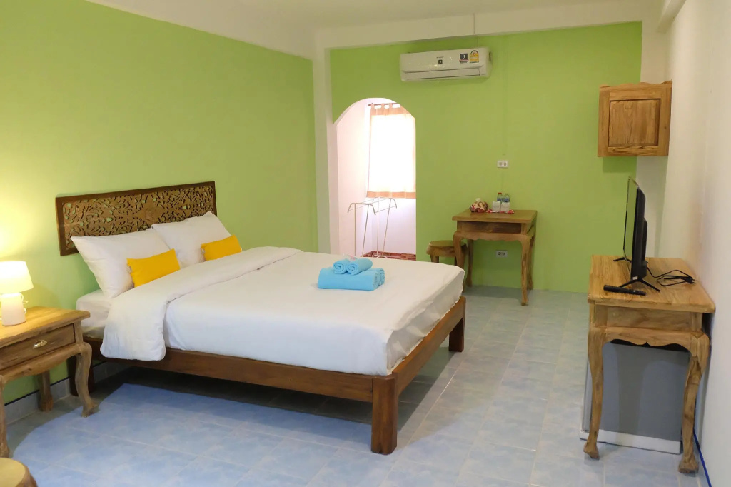 Standard Double room (full double bed)
