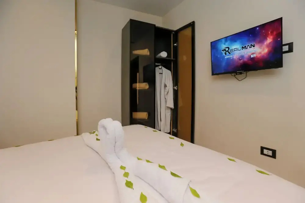 Taj pyramids view inn - фото 42