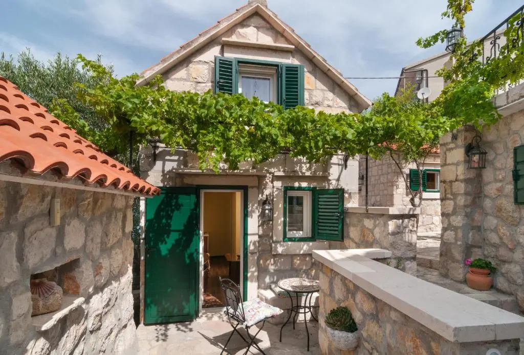 Apartment with sea view