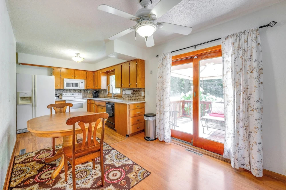 Pet-friendly Waterloo Abode w/ Deck! — 3