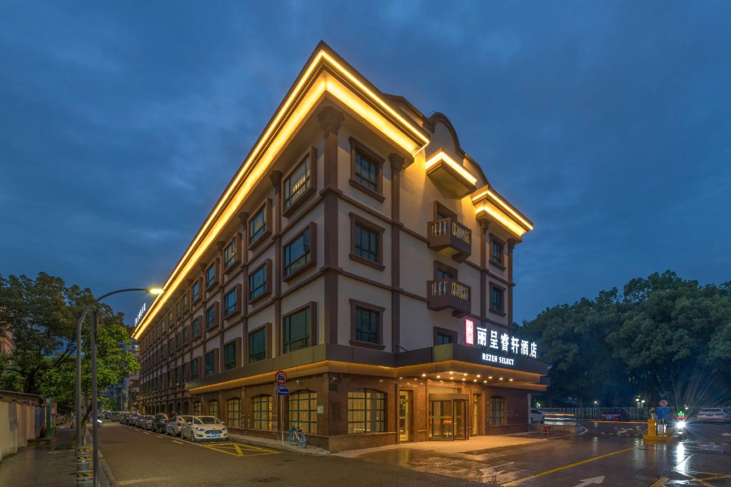 Rezen Select - Ningbo Railway Station, Tianyi Square