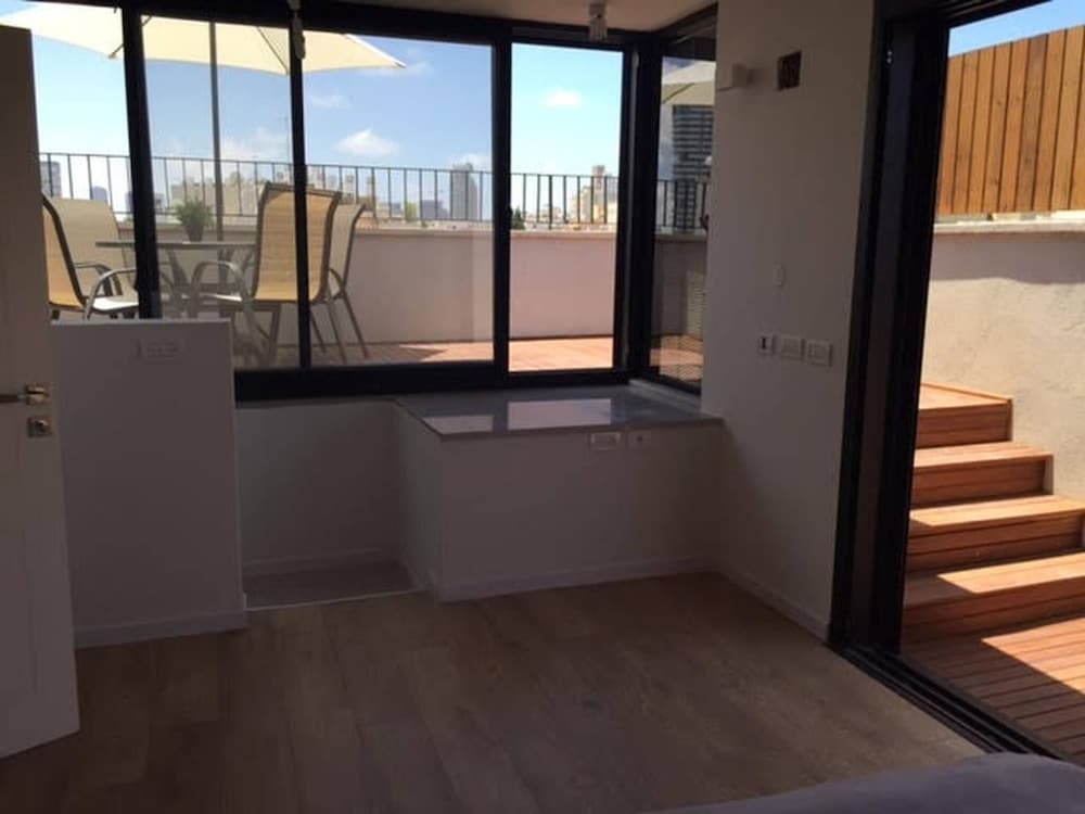 Отель Modern Duplex 3 Bedrooms With A Big Terrace, фото 14