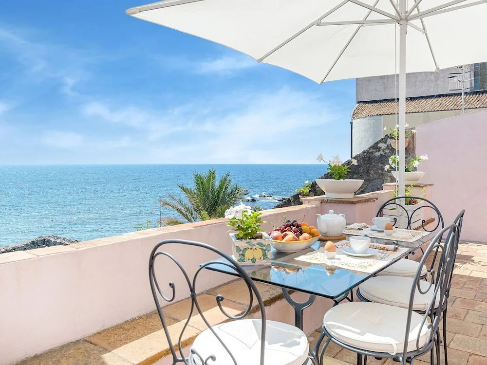 Holiday Home in Santa Tecla Near Etna Beach