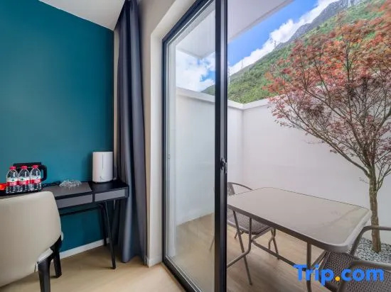 Cloud View Hotel in Kangding