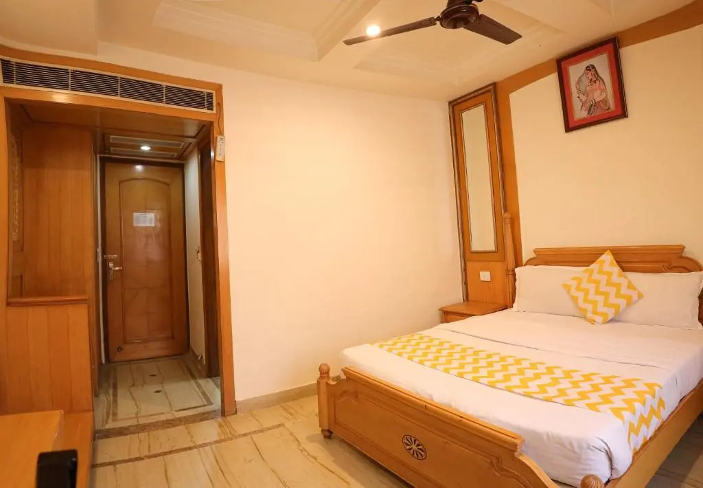 Deluxe Double room (full double bed)