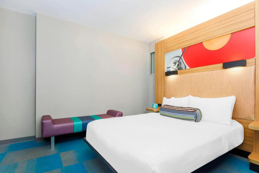 Aloft Double room (full double bed)