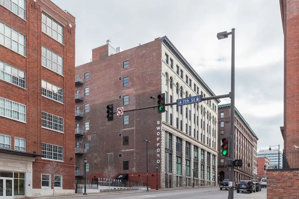 Swofford - Spacious DT Apts with Free Parking by Zencity
