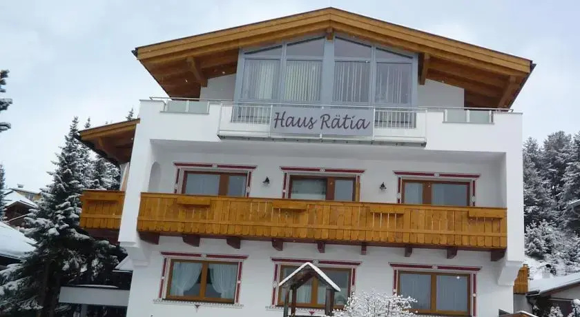 Haus Rätia