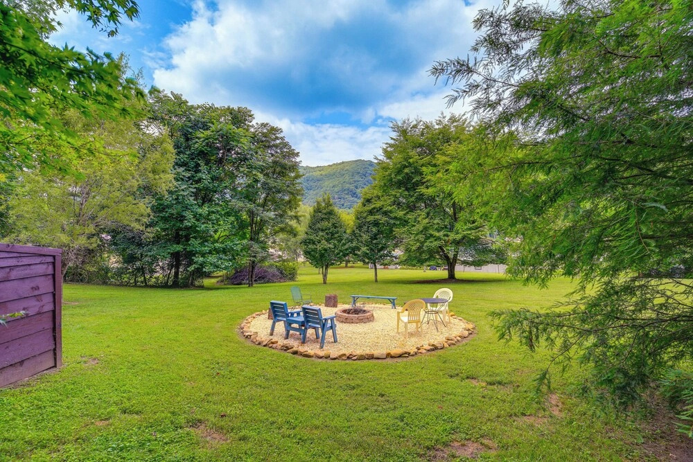 Dreamy Damascus Cabin ~ 1 Mi to Appalachian Trail