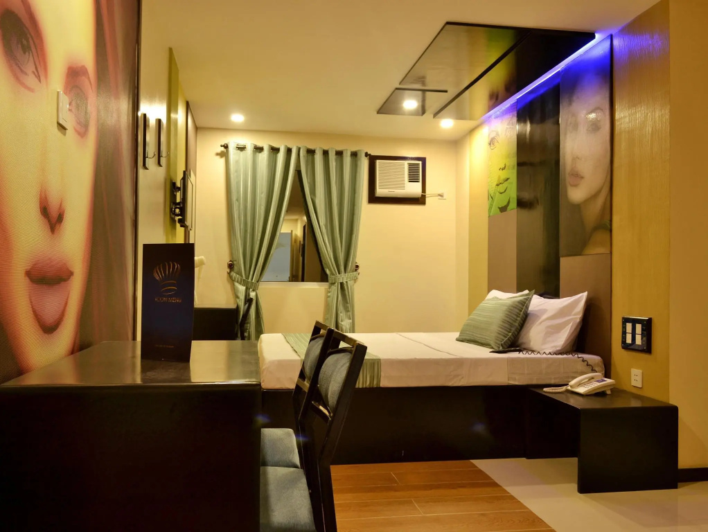 Icon Hotel Timog — 3