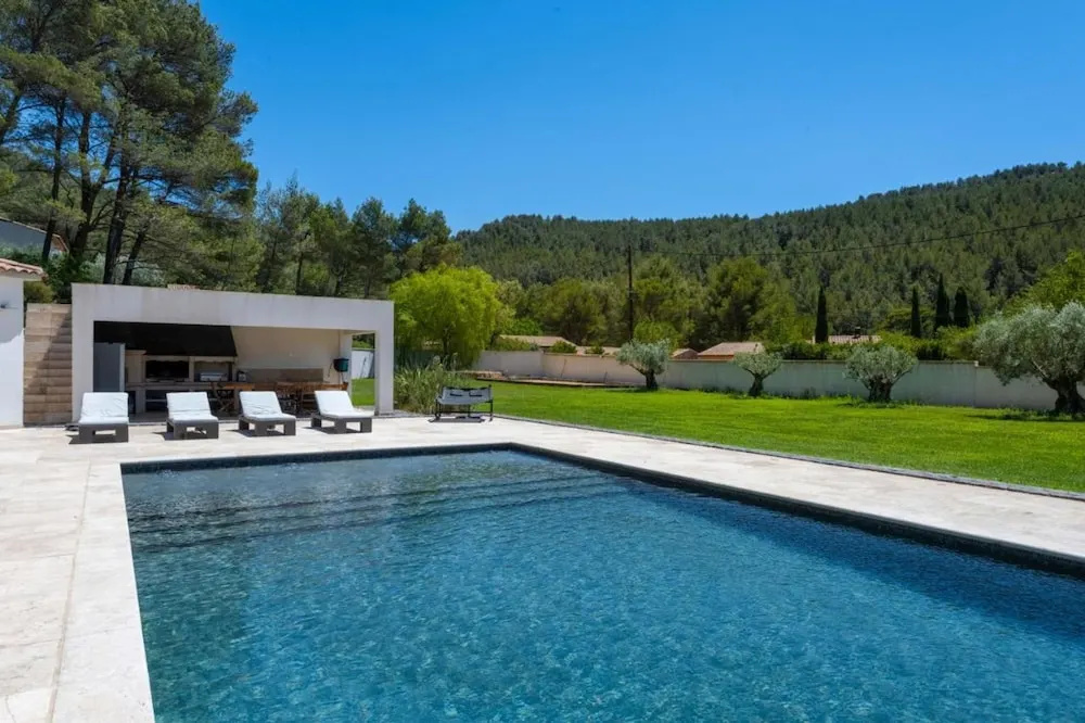 Voir la photo 3 — Villa With Heated Swimming Pool spa gym and Cinema