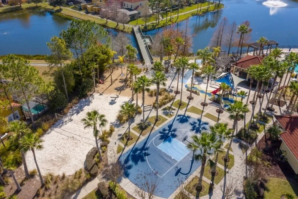 Escape To A 4br, 3ba W/recreation Room 4 Bedroom Villa by Redawning