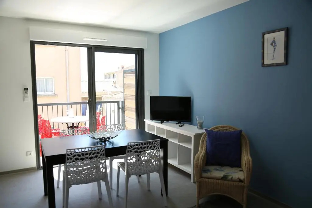 Apartment with garden view