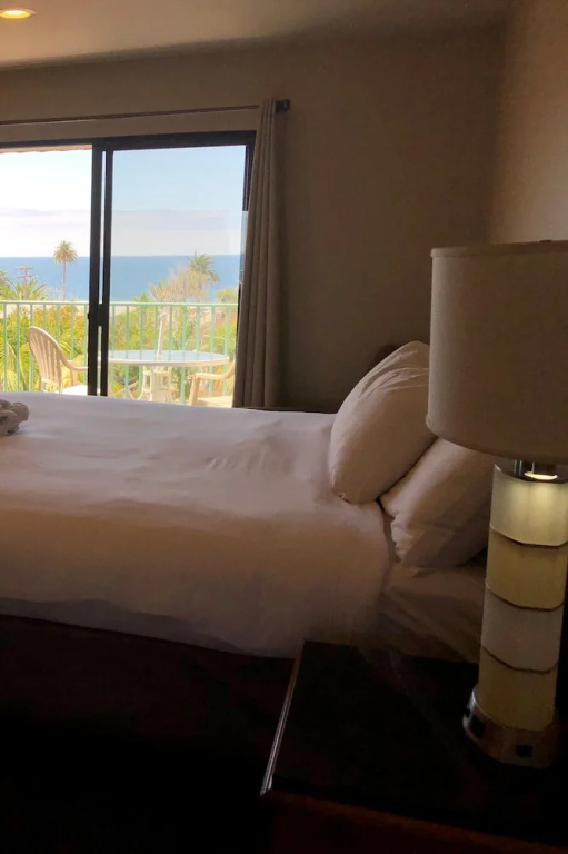 Deluxe Double room with ocean view (full double bed)