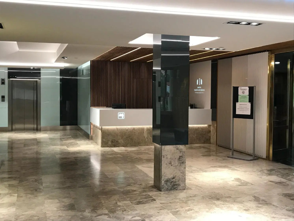 Hotel Puerta de Segovia - Général